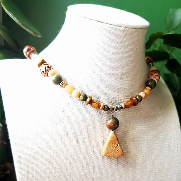 Goblincore Gemstone Beaded Necklace, Woodland Hippie Pendant Necklace, Bohemian - Picture 7 of 12